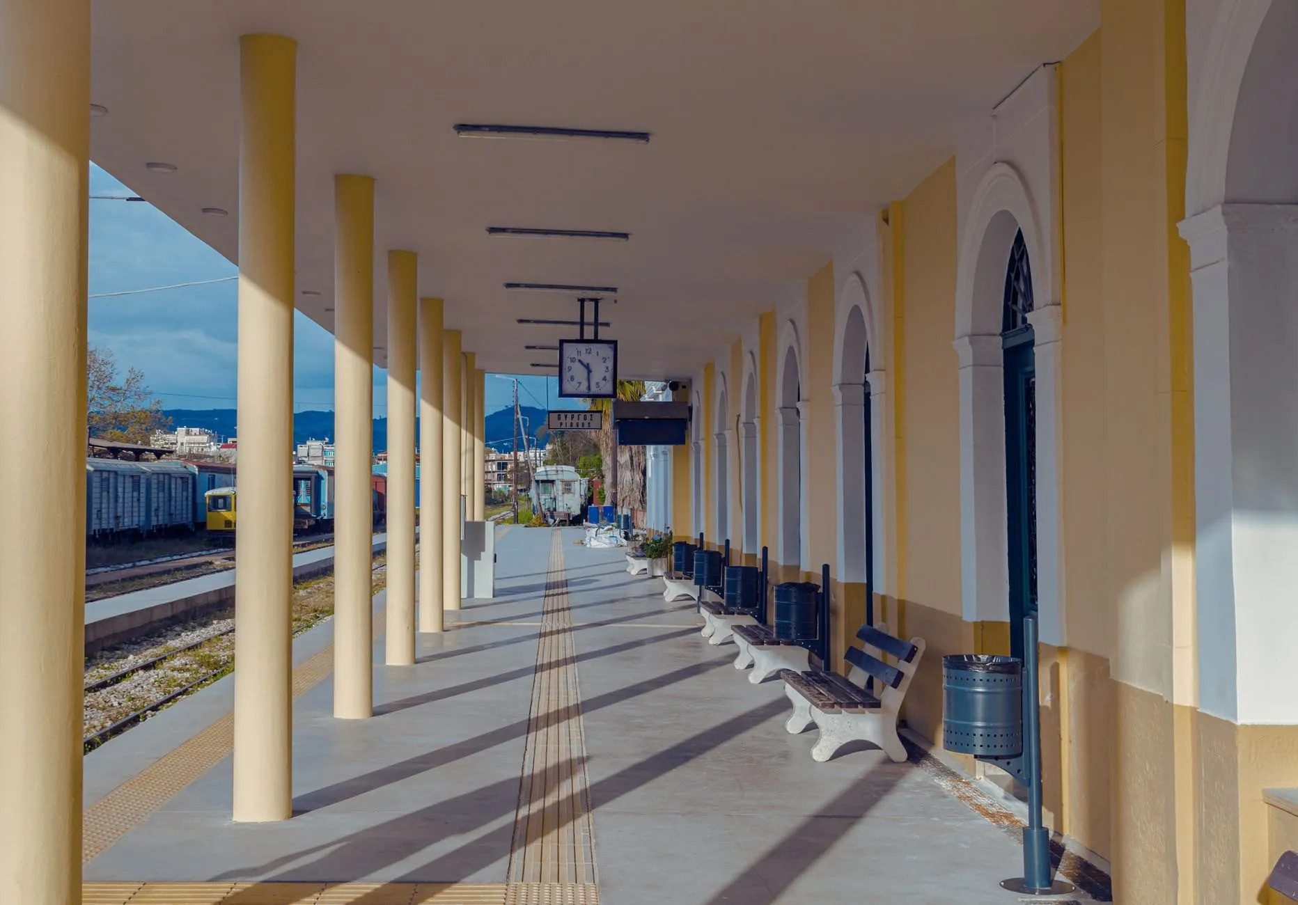 Forty minutes for the connection, no complaints — A branch line in Greece