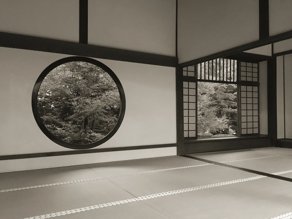 A round window onto a whole garden — Kyoto, Japan